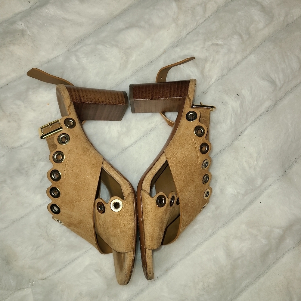Chloe Tan Slingback Sandals with Cutout Design - Picture 7 of 10